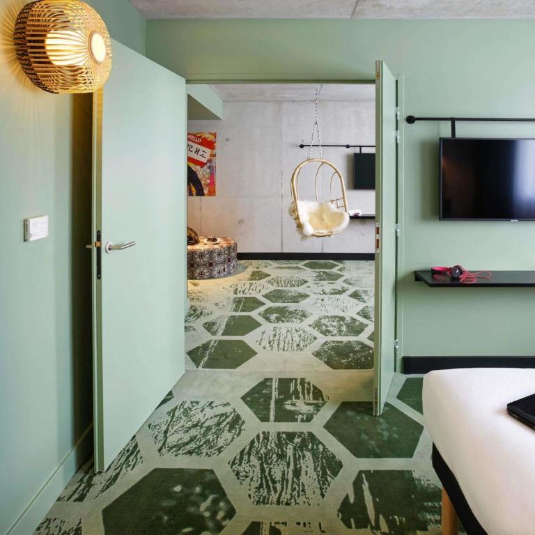 ibis Styles Amiens Centre - Chambre Familiale avec Lit Double et Canapé-Lit - 6