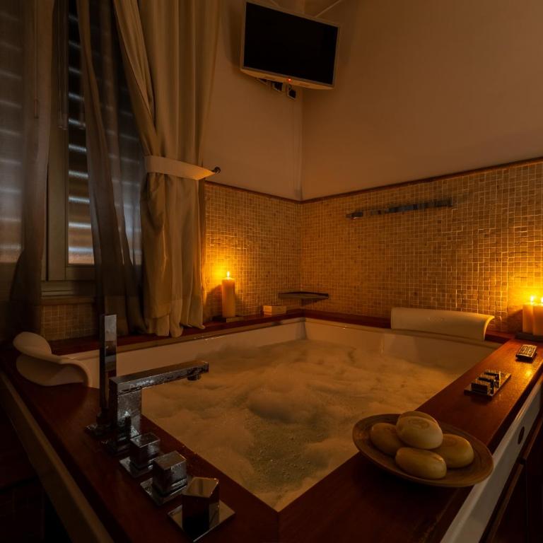 Madame Suites Rome - Appartamento con 2 Camere da Letto e Balcone - 13