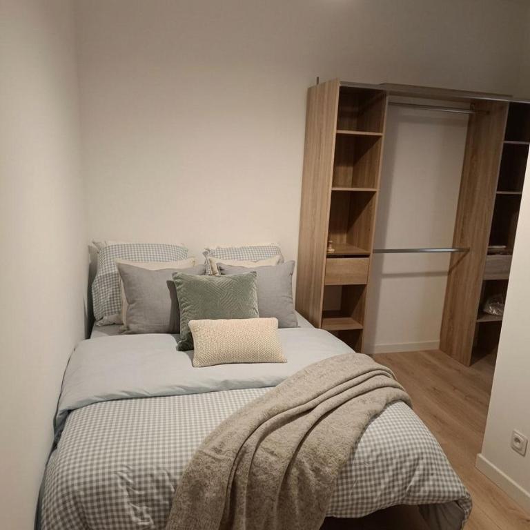 An apartment in the very center of the city for 8 guests Nearby are a tram stop and train station - Appartement 3 Chambres - 11