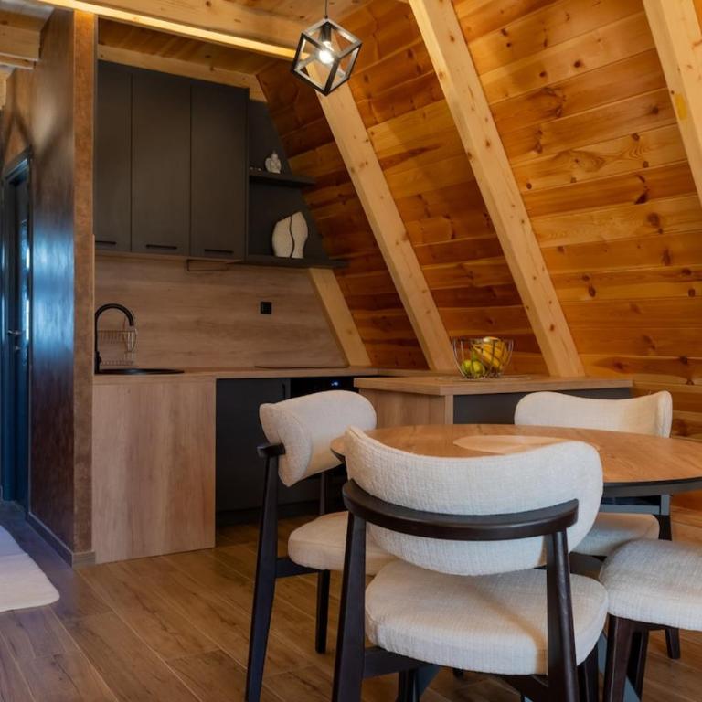 Falcon View Zabljak - Three-Bedroom Villa - 2