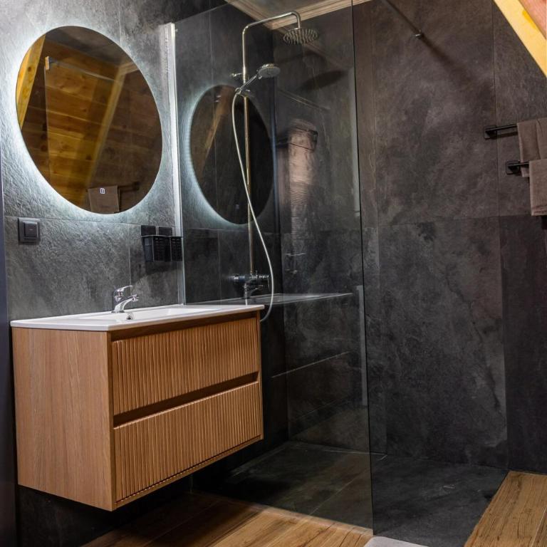 Falcon View Zabljak - Three-Bedroom Villa - 4