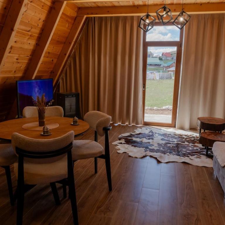 Falcon View Zabljak - Three-Bedroom Villa - 6