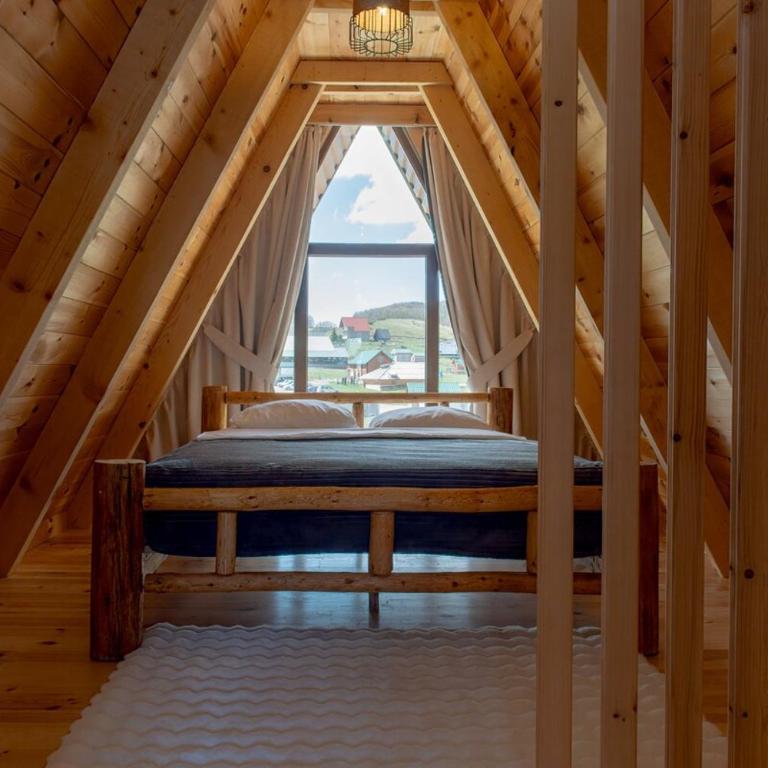 Falcon View Zabljak - Three-Bedroom Villa - 7
