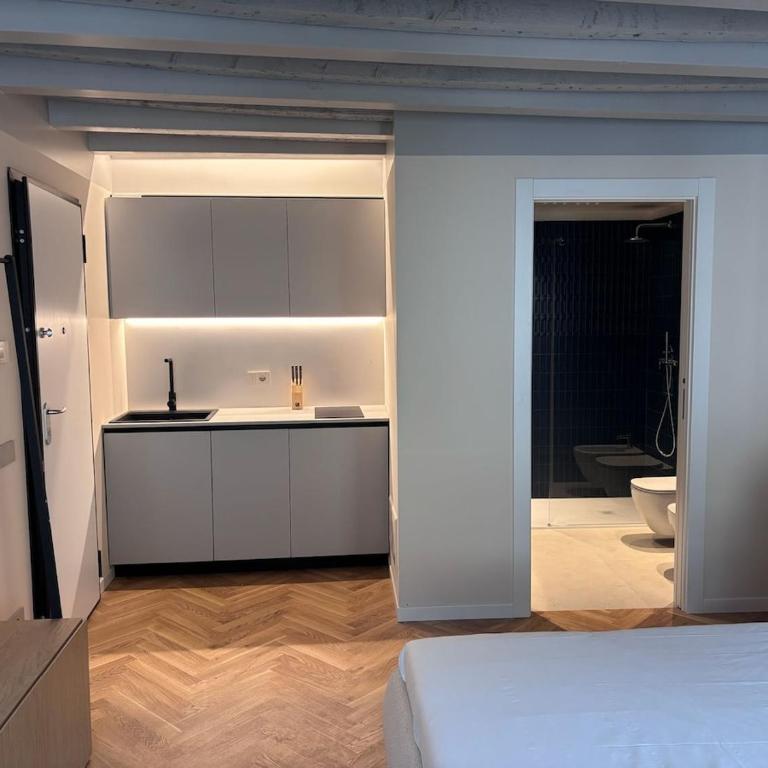 Brand-New flat 55sqm 10 Walk from Center - Appartamento con 1 Camera da Letto - 1