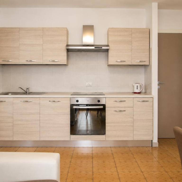 Residence Columbia - One-Bedroom Deluxe Apartment with balcony - 3