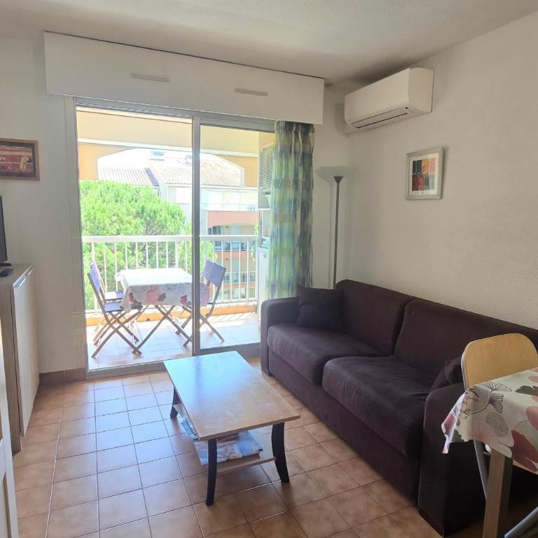 Bright apartment with balcony and swimming pool - Apartamento - 1