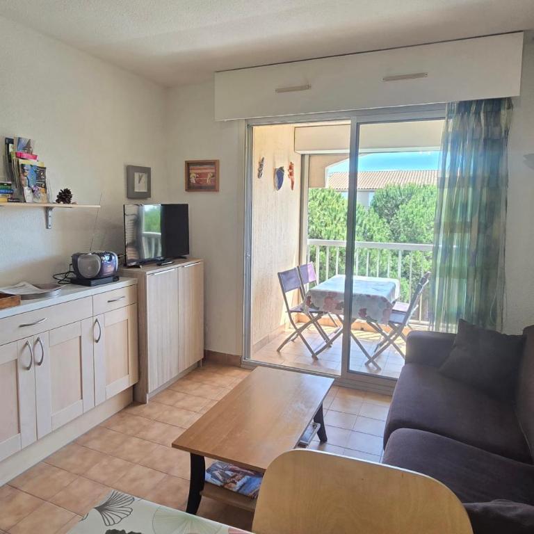 Bright apartment with balcony and swimming pool - Apartamento - 2
