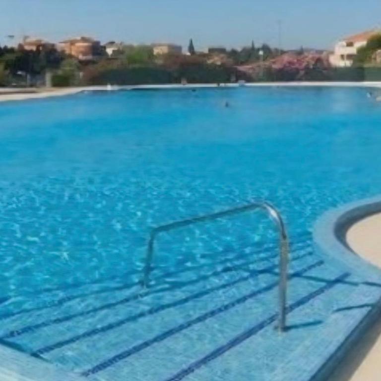 Bright apartment with balcony and swimming pool - Apartamento - 11