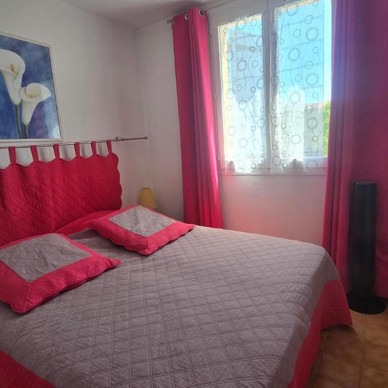 Bright apartment with balcony and swimming pool - Apartamento - 7
