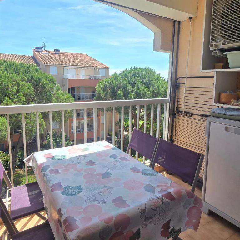 Bright apartment with balcony and swimming pool - Apartamento - 9