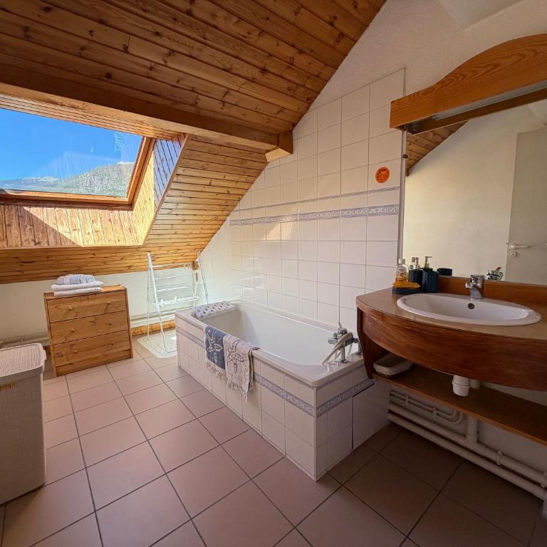 Au Pré du Moulin - CENTRE VILLE AVEC BALCON ET PARKING - Appartement avec Vue sur la Montagne - 15