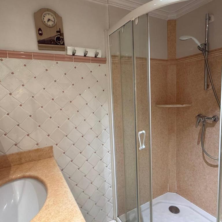 Apartment with terrace 100m from the beach - Apartment - 8