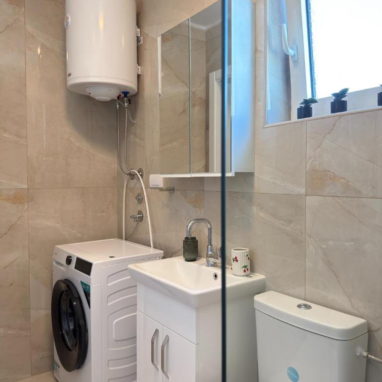 AquaVita Garden & Pool - One-Bedroom Apartment - 11