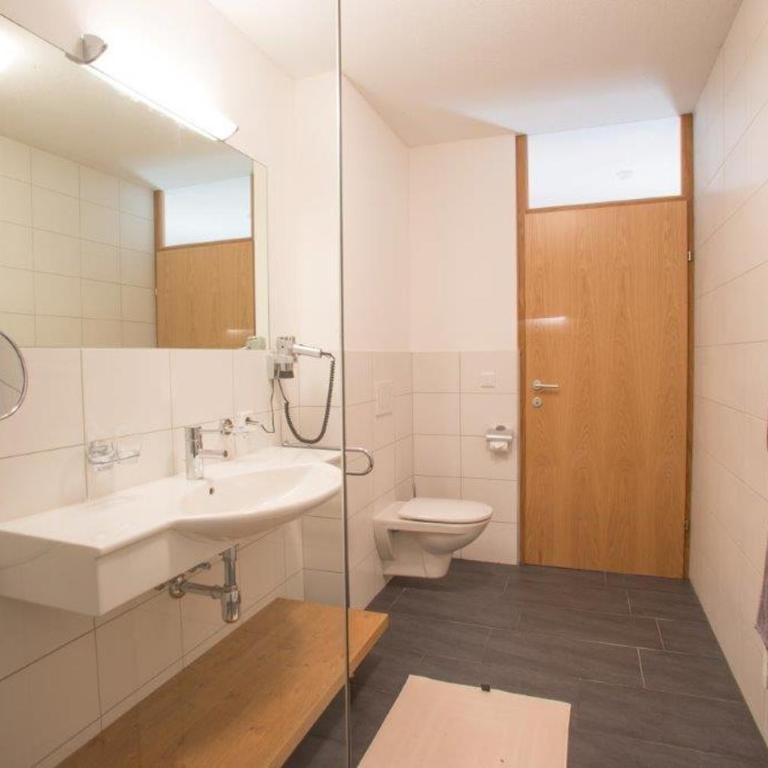 Alpin Park Matrei Apartment - Apartment mit 3 Schlafzimmern und Dusche - 1