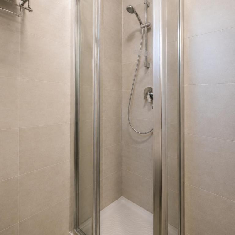 Residence Columbia - One-Bedroom Deluxe Apartment with balcony - 9