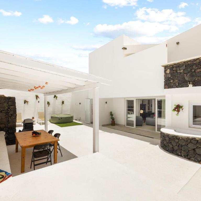 Home2Book Elegant Villa with Jacuzzi Costa Teguise - Villa de 3 dormitorios - 1