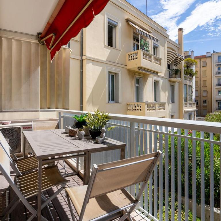 LE CORAIL spacieux avec beau et ample balcon, au centre, idéal pour familles et petits groupes - Appartement 2 Chambres - 6