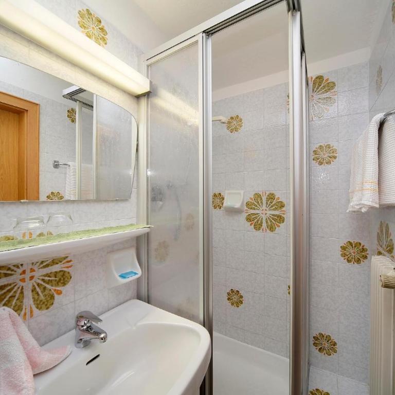 Haus Bernhard - Appartamento Deluxe con 2 Camere da Letto e Vista Giardino - 9
