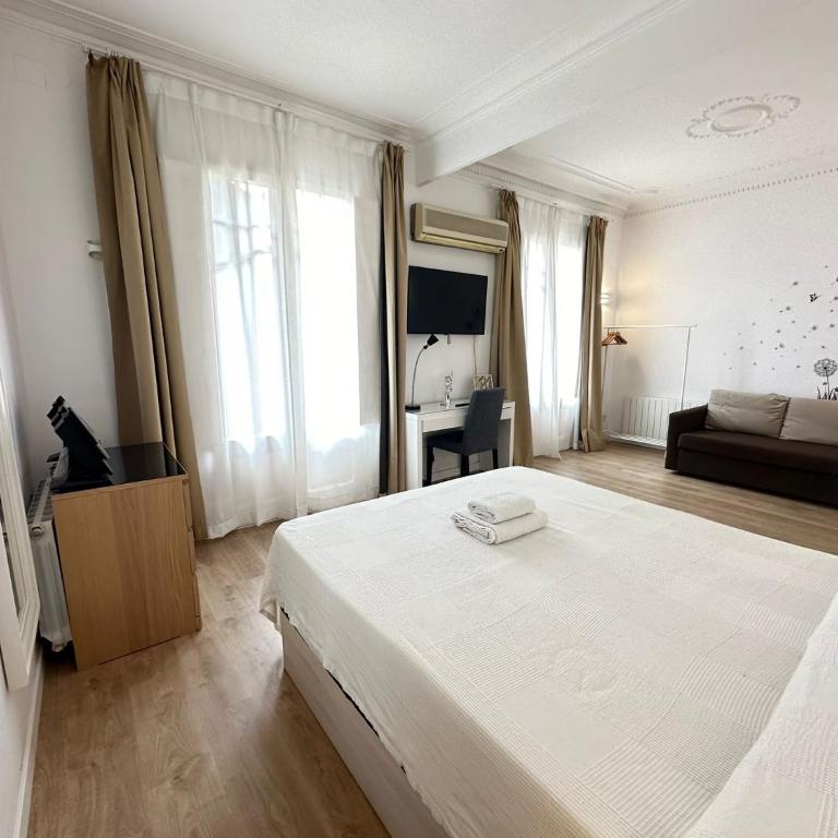 Alojamiento Flor - Quadruple Room with Shared Bathroom - 2