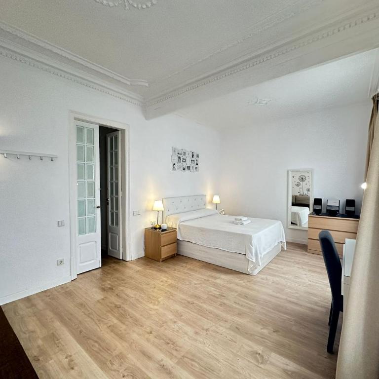 Alojamiento Flor - Quadruple Room with Shared Bathroom - 3