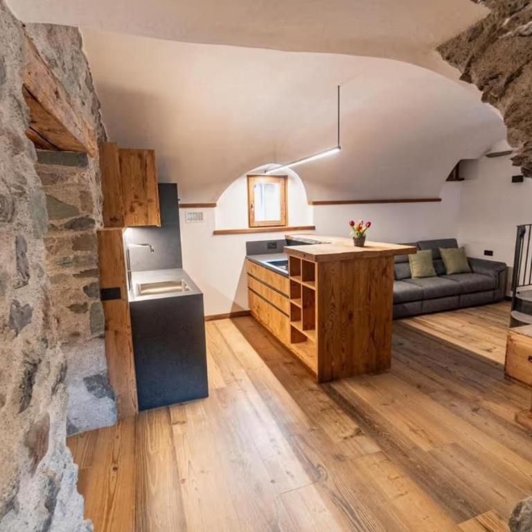 Giuly's Home Luxury - Appartamento con 2 Camere da Letto e con Vista Montagna - 8