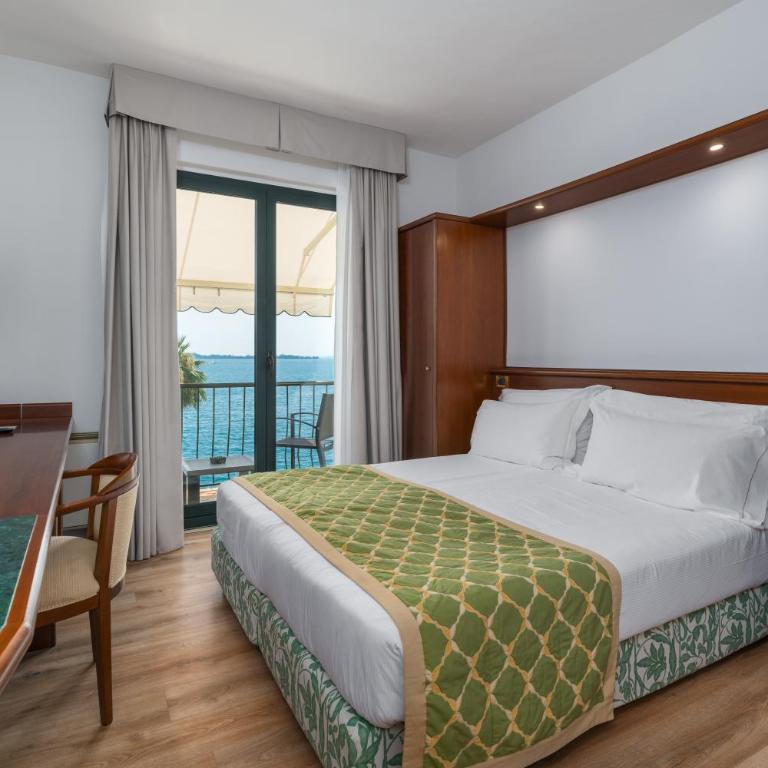 Hotel Villa Capri - Camera Matrimoniale/Doppia con Letti Singoli con Vista Lago. - 1