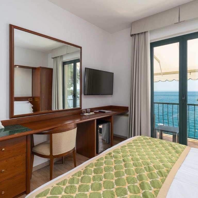 Hotel Villa Capri - Camera Matrimoniale/Doppia con Letti Singoli con Vista Lago. - 4