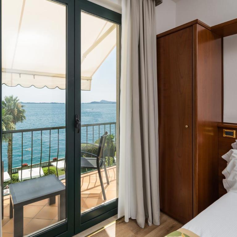 Hotel Villa Capri - Camera Matrimoniale/Doppia con Letti Singoli con Vista Lago. - 5