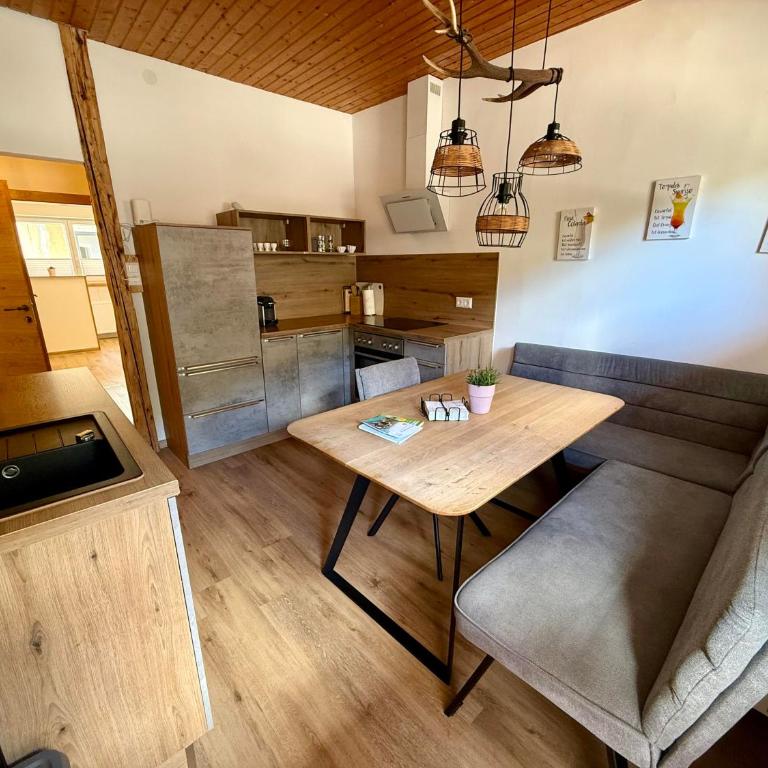 Schmölzer Appartements am Millstätter See Kärnten Card im Sommer inklusive - Apartamento de 2 dormitorios con balcón y terraza - 2