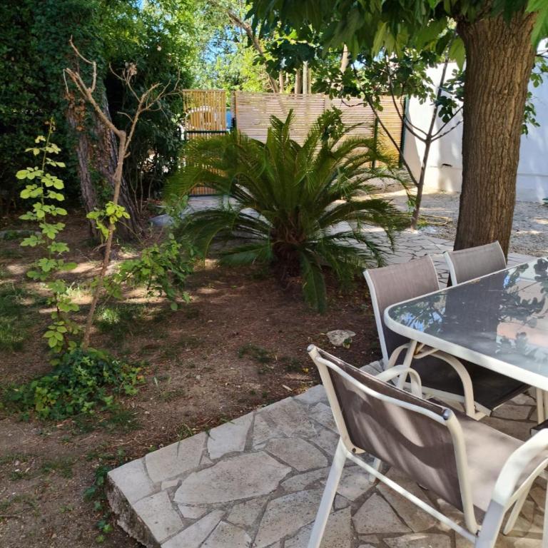 Charmante maison 2 chambres proche du centre jardin - Maison 2 Chambres - 8