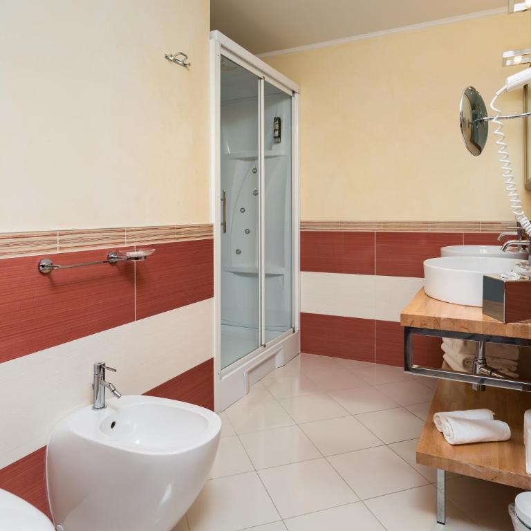 Hotel Villa Capri - Junior Suite con Vista Lago - 5