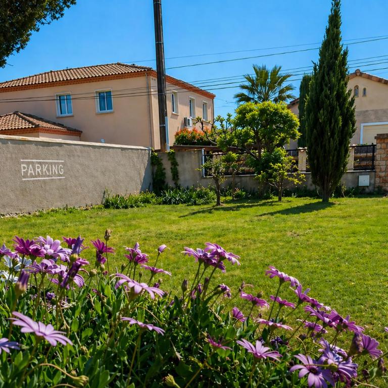 Villa- Grands T2 indépendants - climatisation, proche mer, parking gratuit, wifi - Appartement Supérieur 1 Chambre - 11