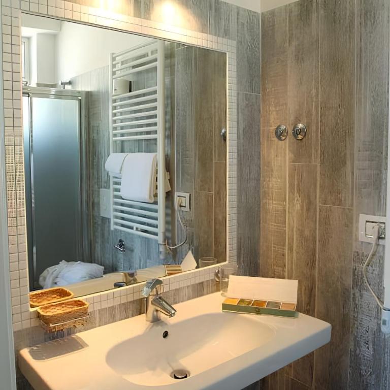 Hotel Dolores - Einzelzimmer mit eigenem Bad - 1