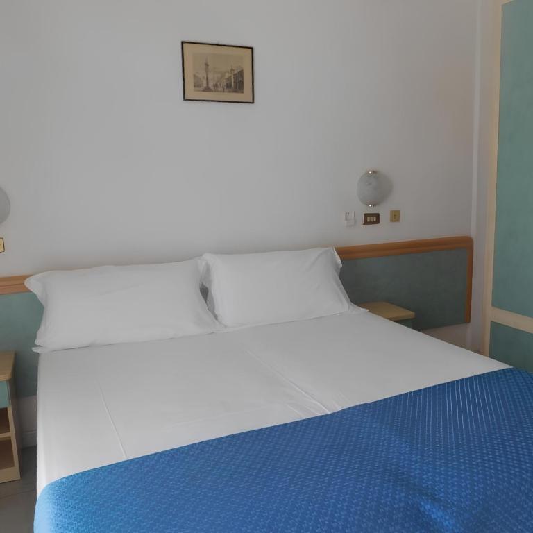 Hotel Dolores - Standard Doppel-/Zweibettzimmer mit Balkon - 4