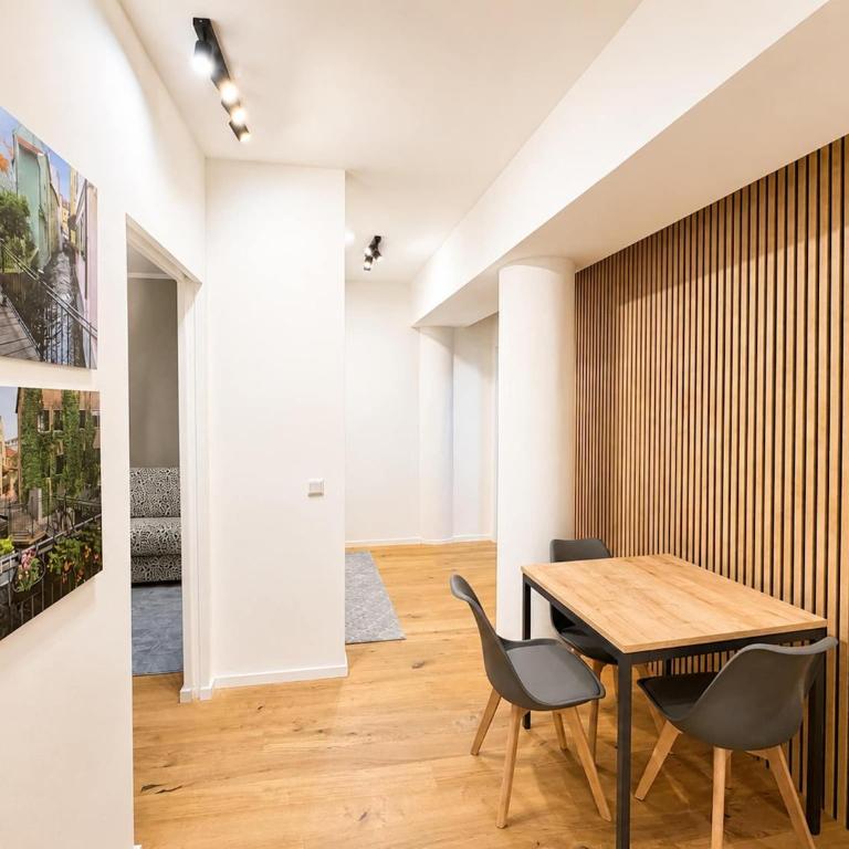 GoldenKey-Suites - Luxury Suite 'Fuggerei' - At Rathausplatz in the Heart of Augsburg - New in 2026 - Air-Conditioned - Appartamento - 6