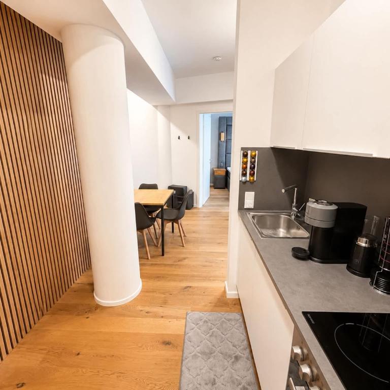 GoldenKey-Suites - Luxury Suite 'Fuggerei' - At Rathausplatz in the Heart of Augsburg - New in 2026 - Air-Conditioned - Appartamento - 8