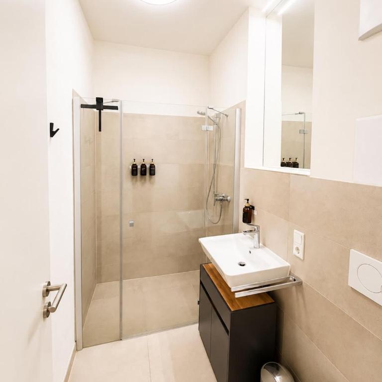 GoldenKey-Suites - Luxury Suite 'Fuggerei' - At Rathausplatz in the Heart of Augsburg - New in 2026 - Air-Conditioned - Appartamento - 24