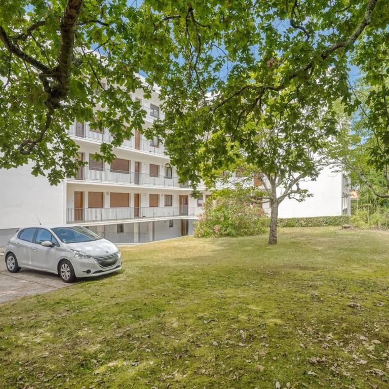 Apartment with balcony and parking near the beach - Apartment - 1