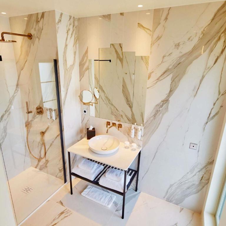 La Licorne Hotel & Spa Troyes - MGallery Collection - Chambre de Luxe avec Grand Lit - 1