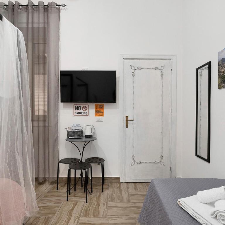 Myla's Rooms - Dreibettzimmer mit Dusche - 2