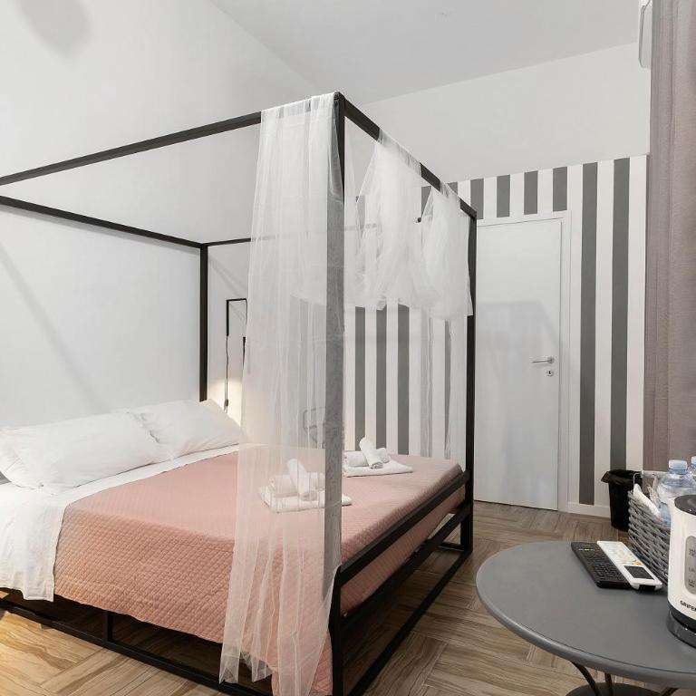 Myla's Rooms - Dreibettzimmer mit Dusche - 6