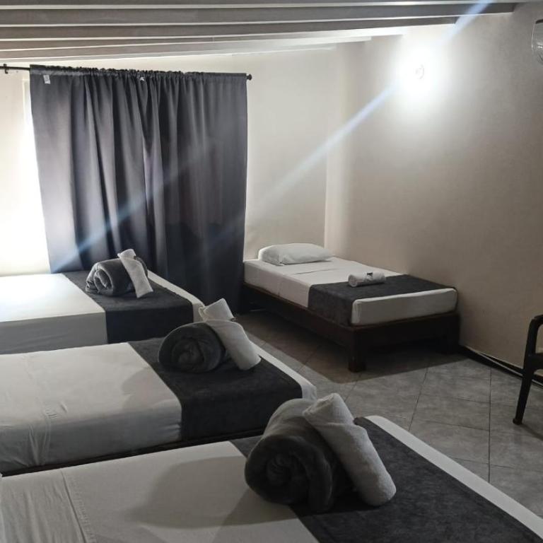Hotel Distrito Unicentro - Classic Quadruple Room - 4