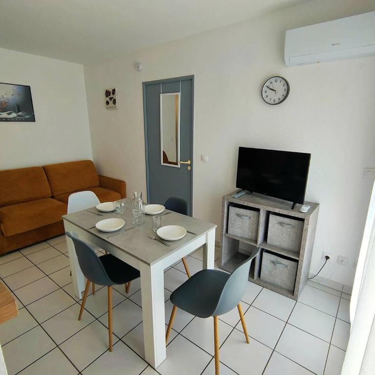 T2 lumineux avec climatisation et parking à 500m plage - FR-1-696-33 - Apartment - 10