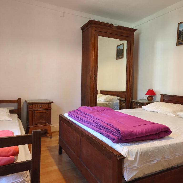 Gîte montagne 1 à 25 places "Chalet Coste Belle" - Chambre Triple avec Vue - 1