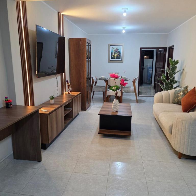 Family Home, Cozy, Huanuco Center - Three-Bedroom Apartment - 1