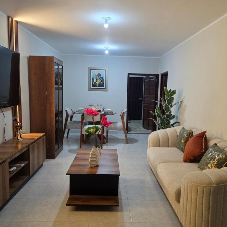 Family Home, Cozy, Huanuco Center - Three-Bedroom Apartment - 9