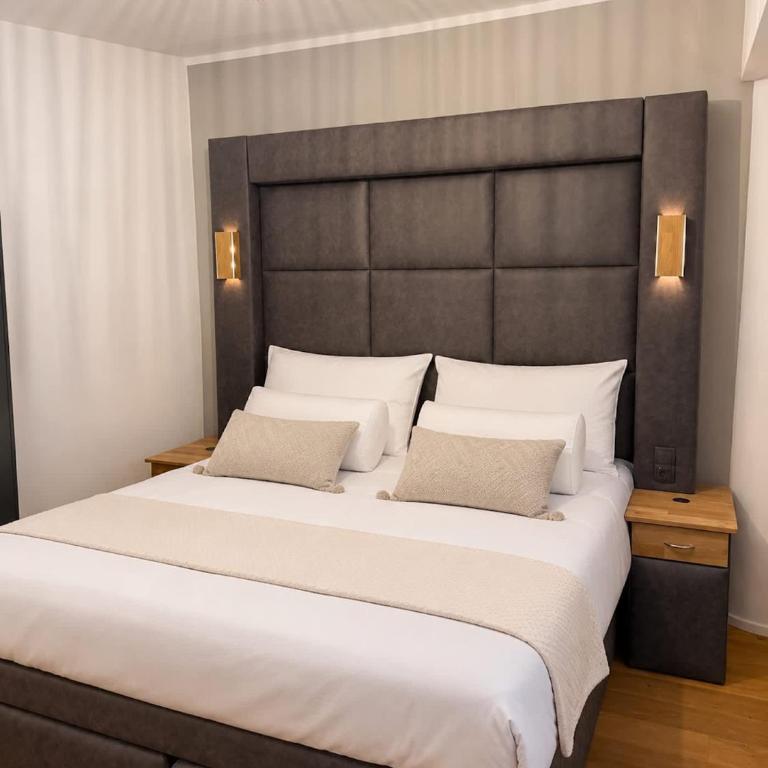 GoldenKey-Suites - Luxury Suite 'Fuggerei' - At Rathausplatz in the Heart of Augsburg - New in 2026 - Air-Conditioned - Appartamento - 14