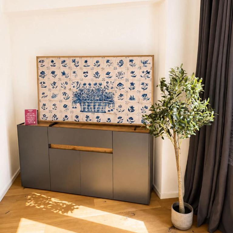 GoldenKey-Suites - Luxury Suite 'Fuggerei' - At Rathausplatz in the Heart of Augsburg - New in 2026 - Air-Conditioned - Appartamento - 21