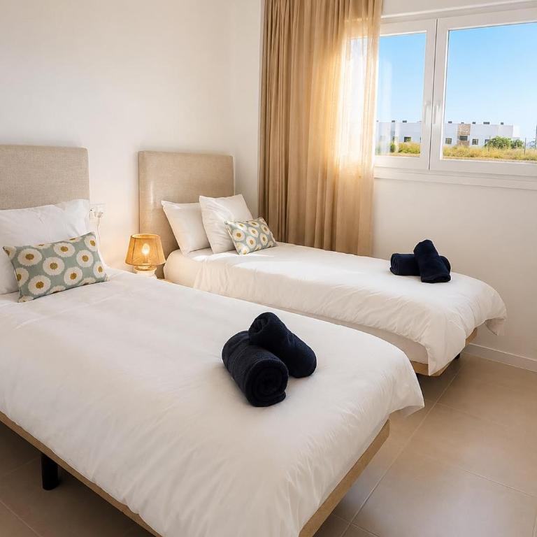 Celere Sea View Pool Gym Parking - Two-Bedroom Apartment - 14