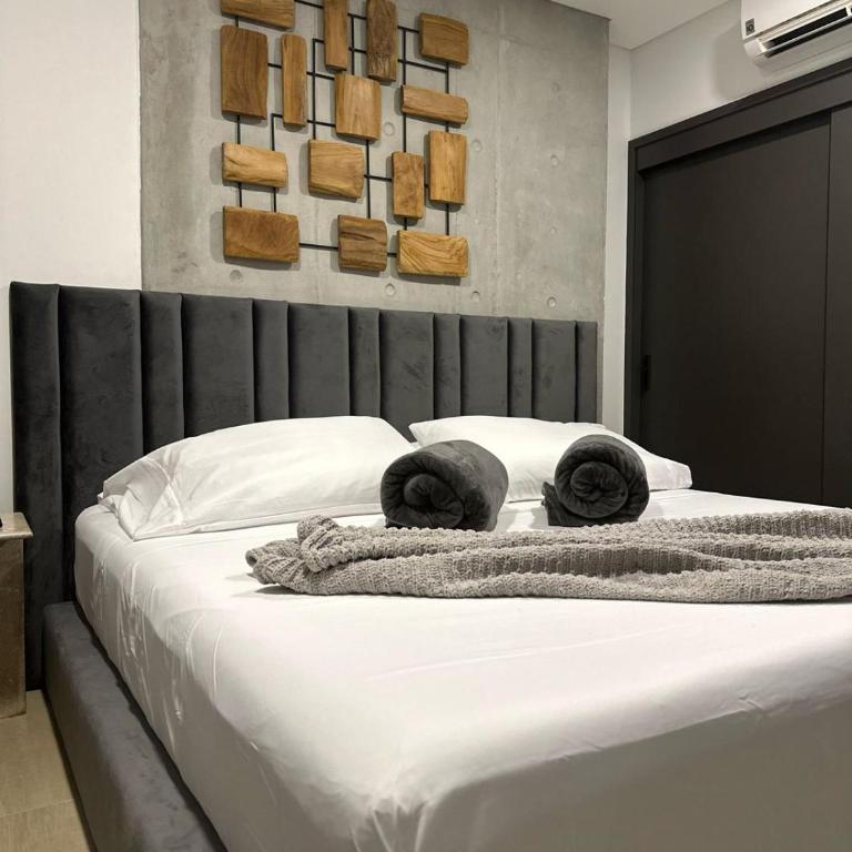 Riomaggiore City Tower - One-Bedroom Apartment with Balcony and City View - 11